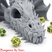 Cargar imagen en el visor de la galería, Dragon Skull Dice Tower
