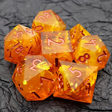 Cargar imagen en el visor de la galería, Dice Set, 7Pcs/Set Resin Sharp Edge Liquid Core Moving Eye Dice
