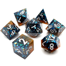 Cargar imagen en el visor de la galería, Dice Set, 7Pcs/Set Resin Sharp Edge Liquid Core Moving Eye Dice
