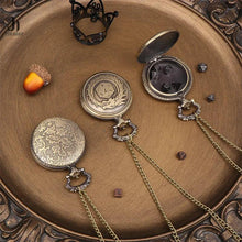 Cargar imagen en el visor de la galería, Pocket Watch And Mini Dice
