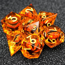 Cargar imagen en el visor de la galería, Dice Set, 7Pcs/Set Resin Sharp Edge Liquid Core Moving Eye Dice
