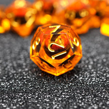 Cargar imagen en el visor de la galería, Dice Set, 7Pcs/Set Resin Sharp Edge Liquid Core Moving Eye Dice
