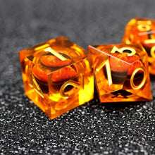 Cargar imagen en el visor de la galería, Dice Set, 7Pcs/Set Resin Sharp Edge Liquid Core Moving Eye Dice
